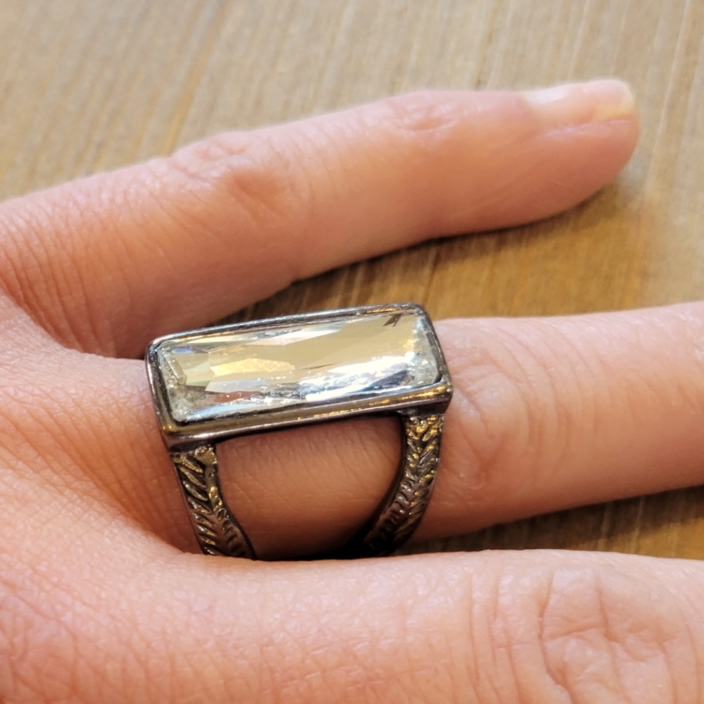 Cute ring ! - Picture 2 of 3